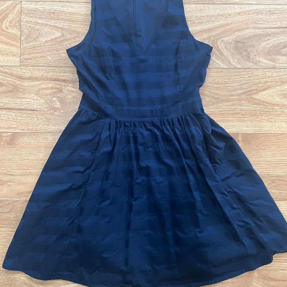 Gap Women's V Neck Navy Striped Skater Dress, Fit + Flare w/ Pockets, Sz 8